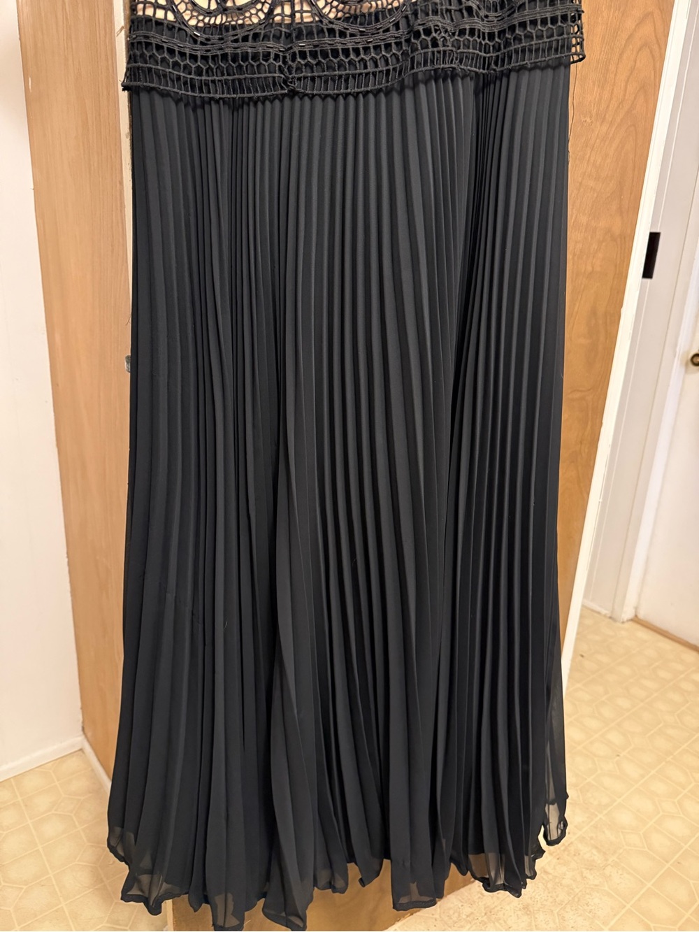 Aidan Mattox Black Gown Sz 12/L - Picture 5 of 6